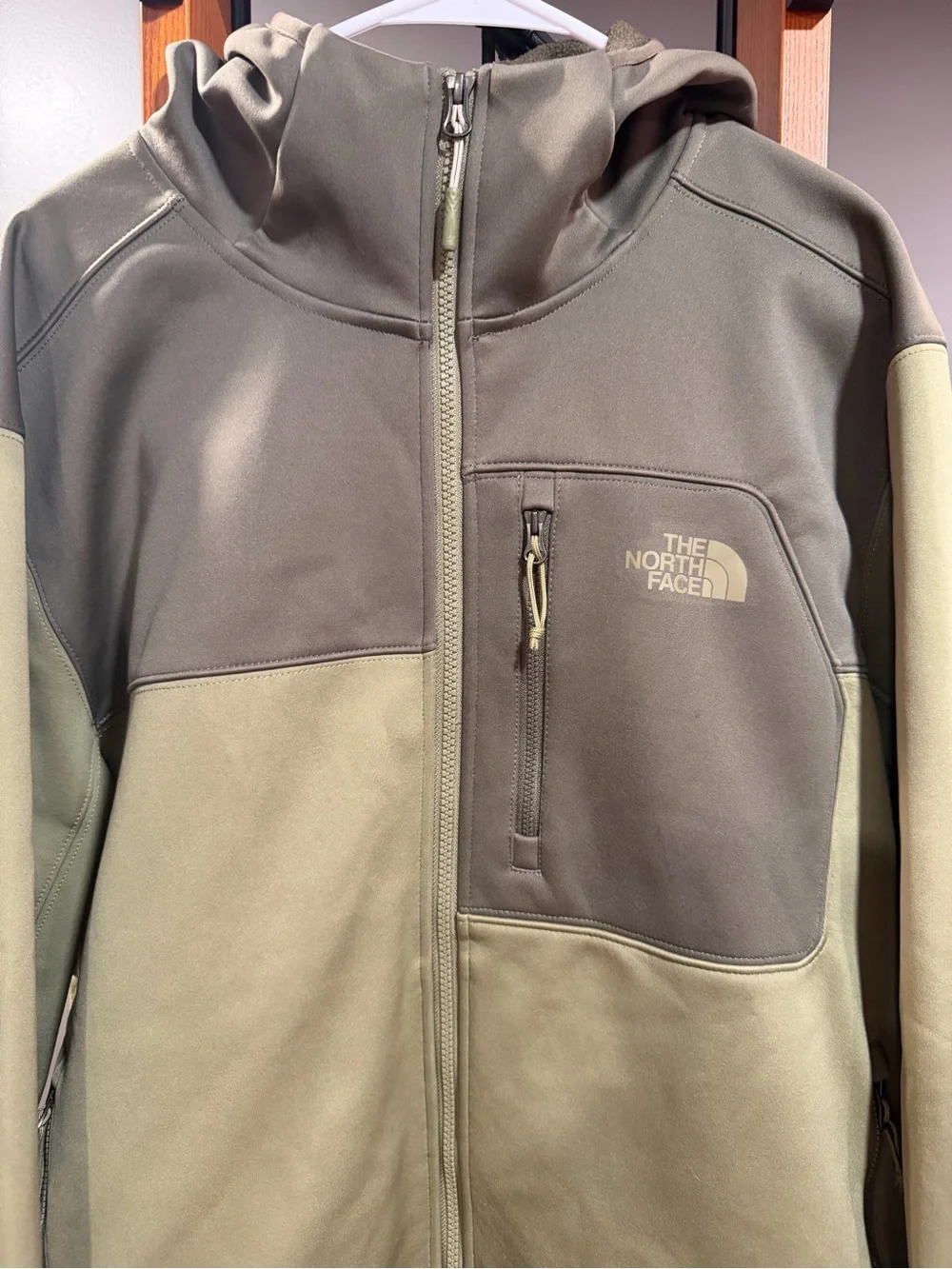The North Face Men’s XL Apex Risor Hooded Softshell Jacket Olive Green Full Zip